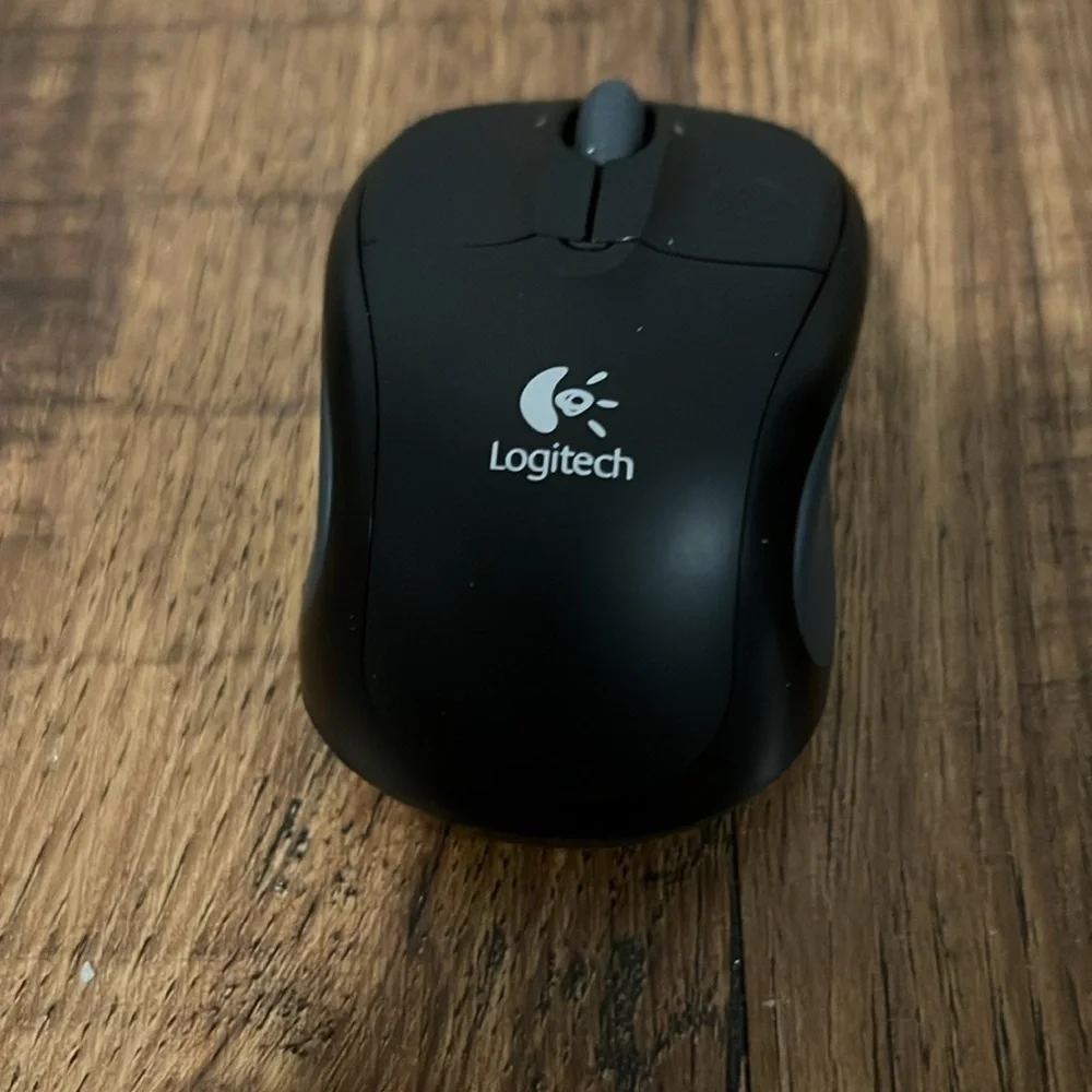 BNWT Logitech M330 SILENT PLUS Wireless Mouse